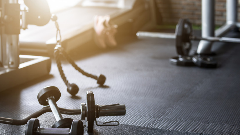 Врач Савосина рассказала о рисках при использовании утяжелителей при тренировках