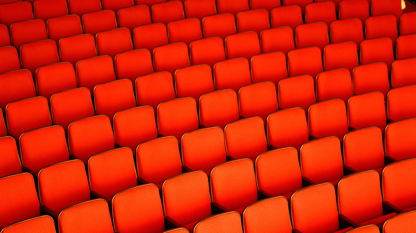 «СТРАНА.ua»: в украинских театрах мужские роли теперь исполняют женщины