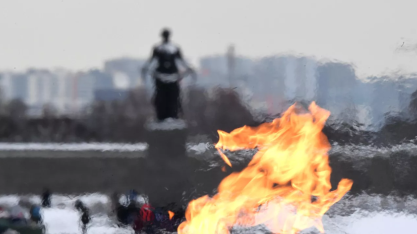 В Петербурге возбудили дело после кражи букетов с Пискарёвского кладбища