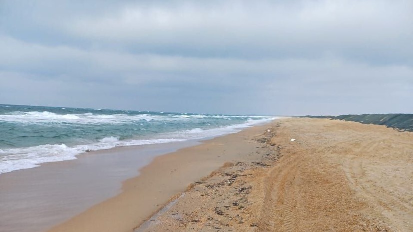 На пляжах Анапы зафиксированы новые небольшие выбросы мазута