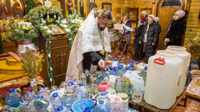 Россиянам напомнили правила использования святой воды