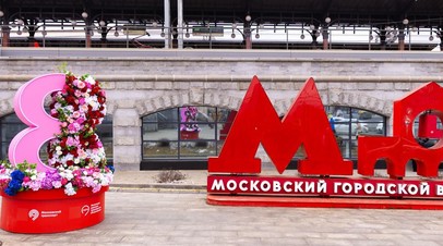На станции метро «Курская» и Северном речном вокзале появились цветочные фотозоны