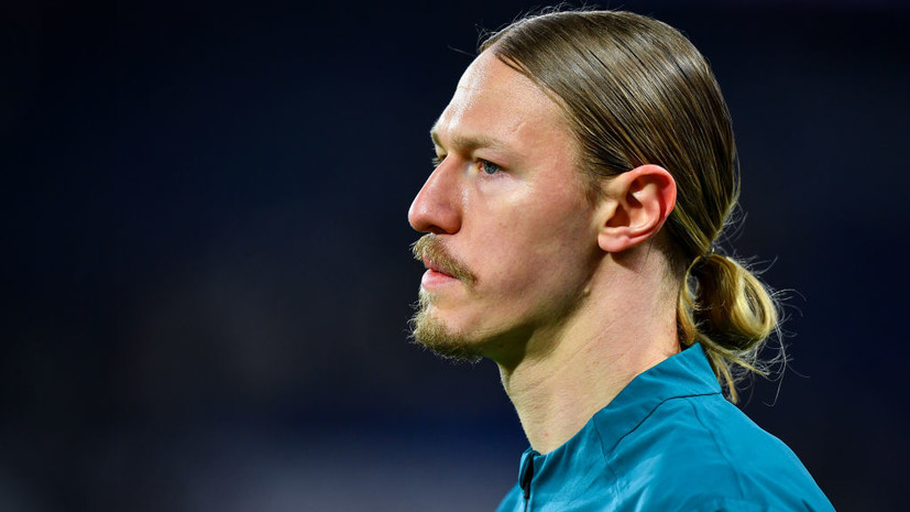 Сафонов показал трофей Клубного чемпионата мира — 2025