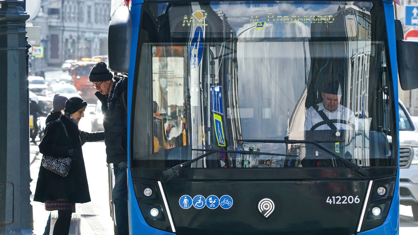 В Москве запустят более 450 автобусов до кладбищ в Вербное воскресенье