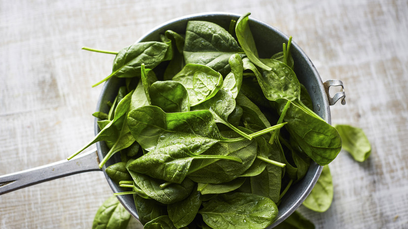 Диетолог назвала шпинат полезным для здоровья суставов