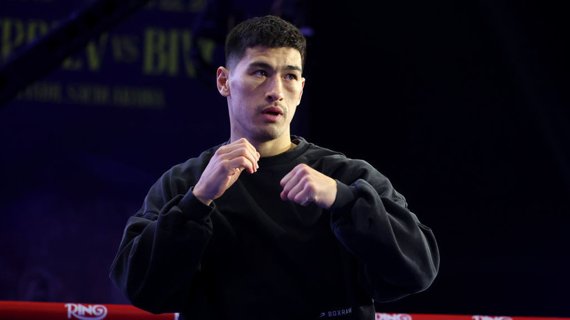 Рой Джонс поддержал Бивола после лишения титула WBC