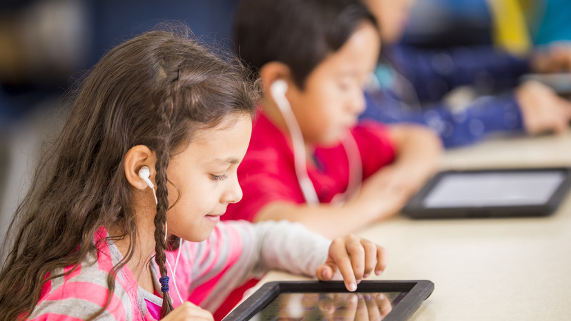 Отоларинголог Вылегжанина назвала внутриканальные наушники самыми вредными