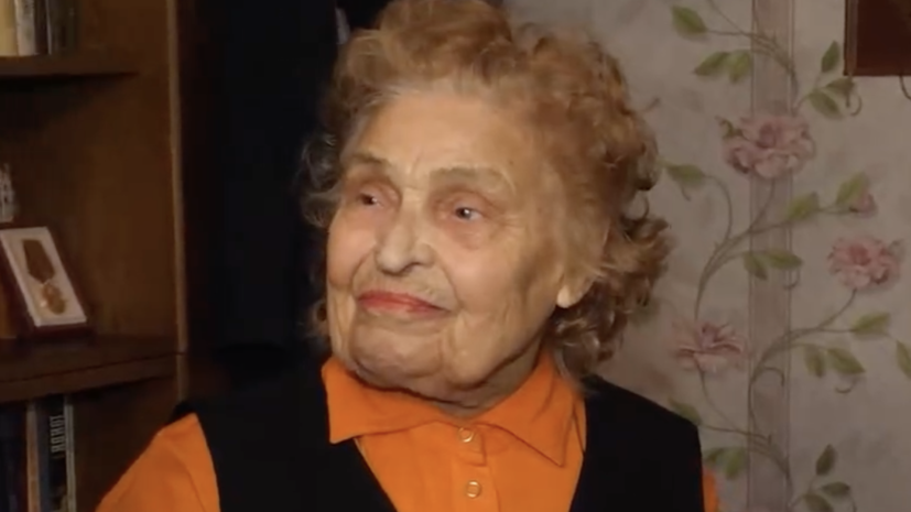 В Челябинской области поздравили труженицу тыла Лапушкину с 95-летием