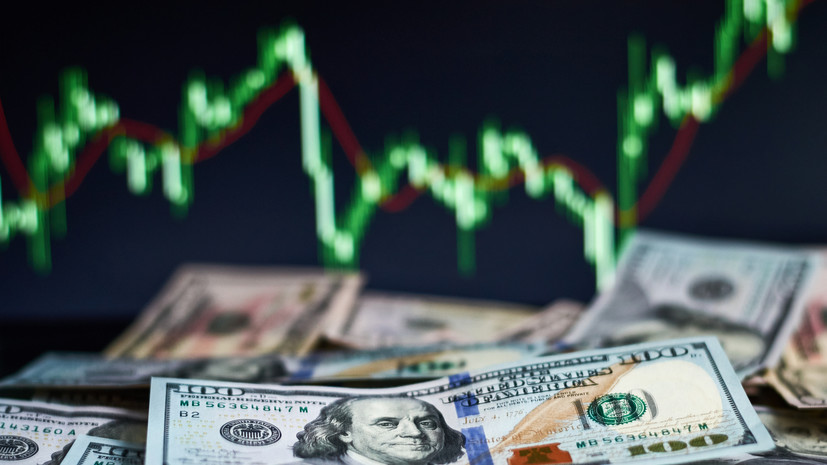 Экономист Зельцер спрогнозировал рост доллара до 90 рублей к лету