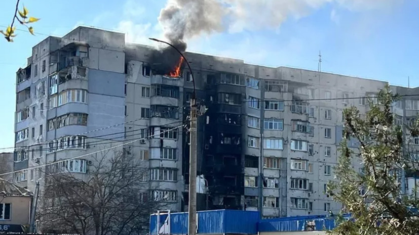 Дрон-камикадзе ВСУ атаковал девятиэтажный жилой дом в Алёшках Херсонской области