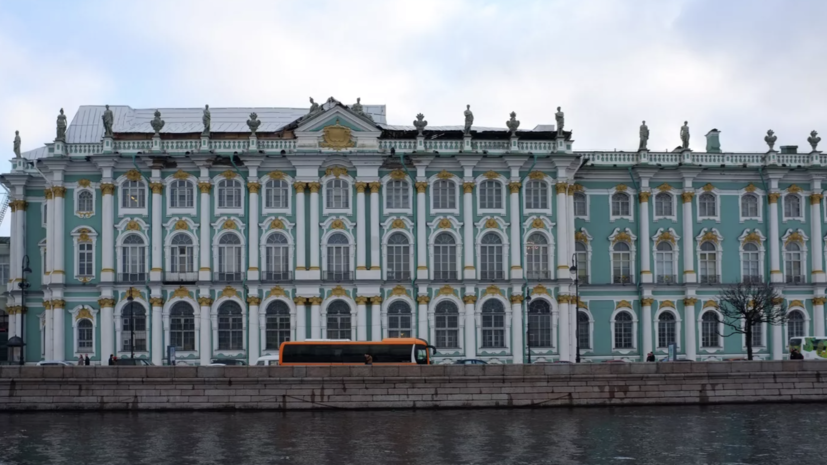 Вход в Эрмитаж временно закрыли из-за сообщения об угрозе режиму безопасности