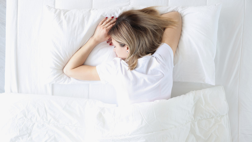 Физиолог Крымцева рассказала, что сон на животе может затруднять дыхание