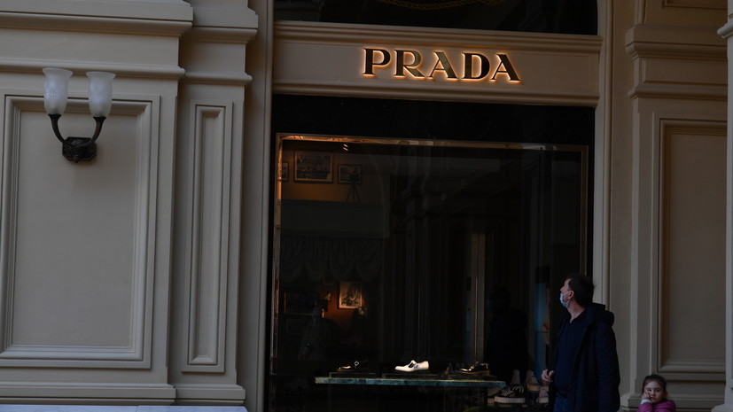 Mash: Prada незаметно «вернулась» на рынок России и заработала 1 млрд