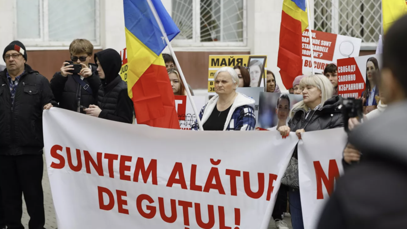 Акция в поддержку Гуцул проходит у здания апелляционной палаты Кишинёва