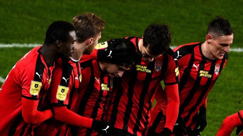 Футболисты «Химок» тренируются в полном составе перед матчем с «Зенитом»