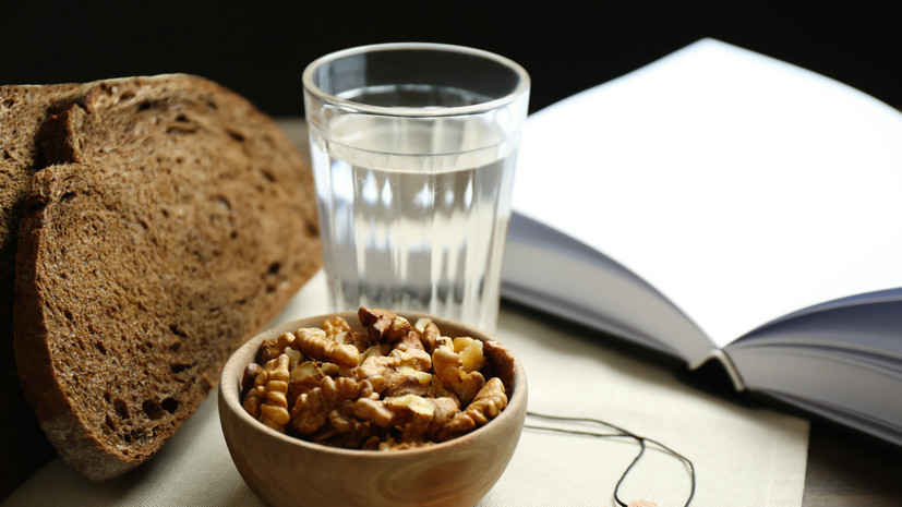 Гастроэнтеролог Петелина: выходить из поста важно постепенно