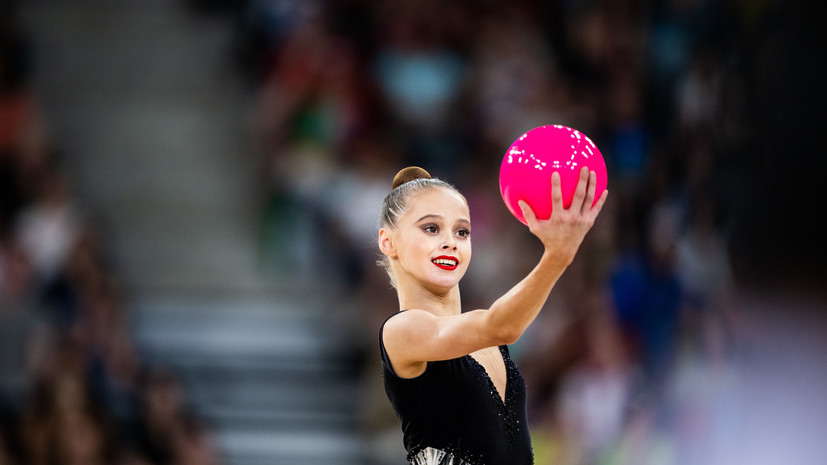 Украинская гимнастка дважды не стала фотографироваться на пьедестале КМ с экс-россиянкой