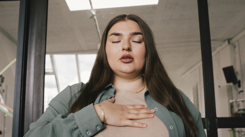 Врач Велиева: проявления тревоги можно спутать с болезнями ЖКТ