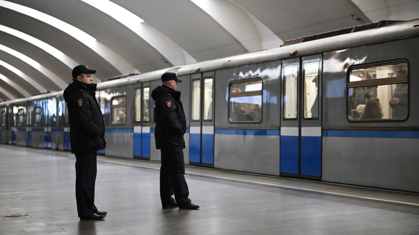 В московском метро на станции «Ленинский проспект» погиб мужчина, упав под поезд