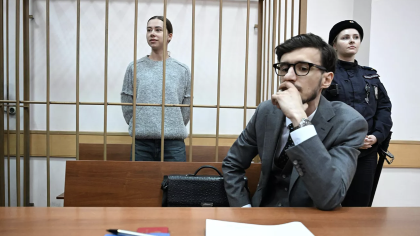 Суд продлил домашний арест блогеру Митрошиной, обвиняемой в отмывании денег