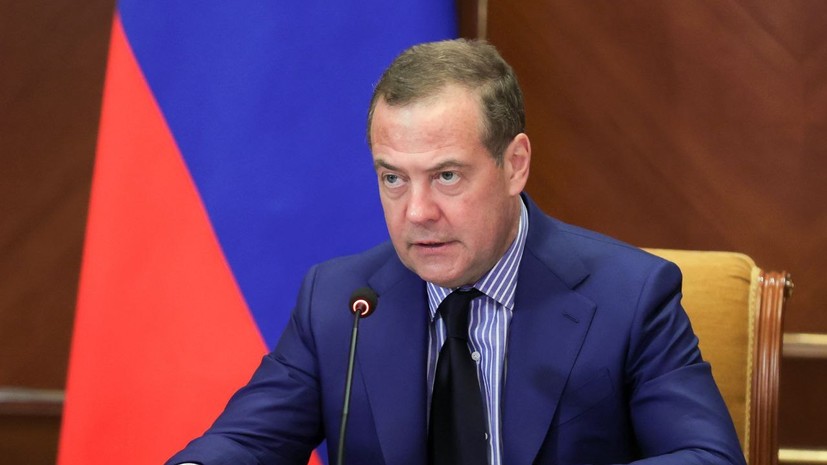 Медведев: МУС стремится осуждать или миловать в интересах коллективного Запада