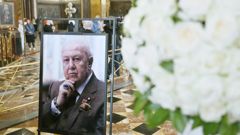 Гроб с телом Зураба Церетели доставили в Тбилиси