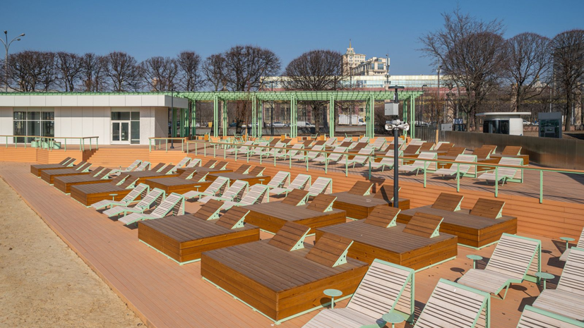 В ЦПКиО им. Горького оборудовали пляжную зону на берегу Пионерского пруда