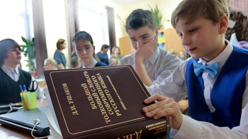 В «Грамоте.ру» объяснили ситуацию с ударением в слове «звонит»