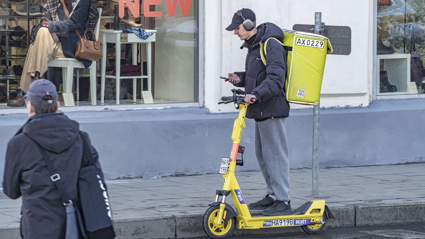 Депутат ГД Нечаев предложил ограничить скорость для курьеров 10 км/ч