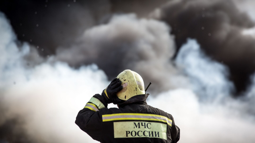 МЧС: десять жилых домов горят в Красноярском крае