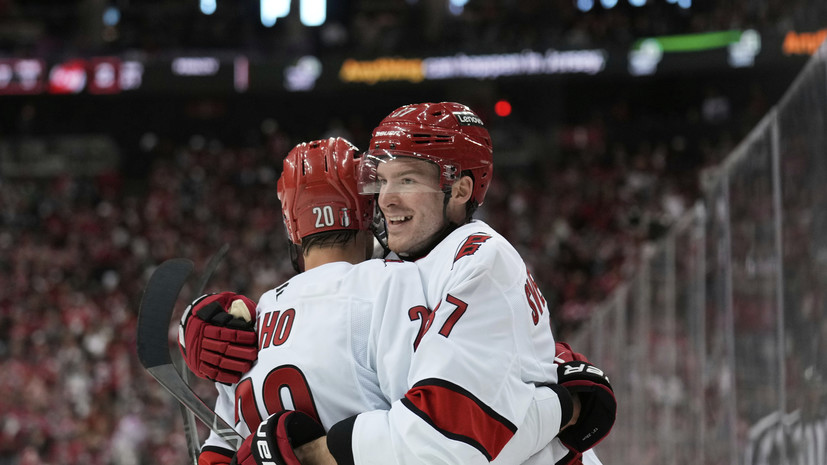 Хет-трик Свечникова помог «Каролине» обыграть «Нью-Джерси» и повести в серии