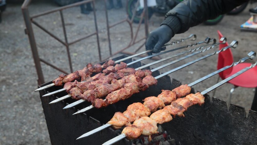 Врач Сухорукова посоветовала добавлять к шашлыку овощи