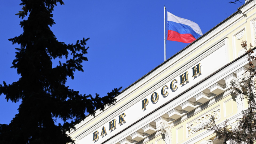 ЦБ: количество заёмщиков в банках и МФО упало в России на 500 тысяч человек