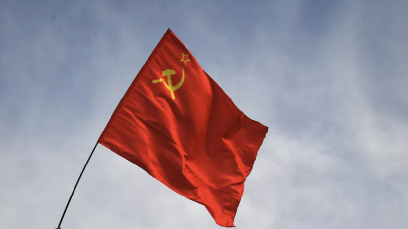 В Никосии подняли Знамя Победы над «Русским домом»