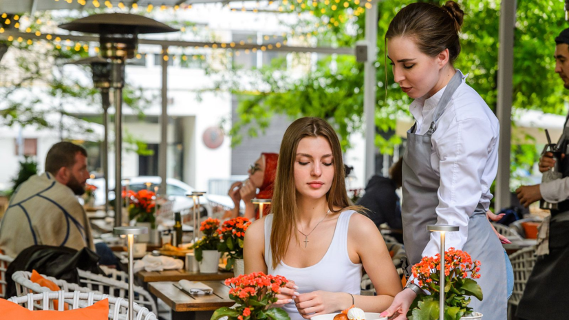 Более 500 точек общепита участвуют в проекте «Московский завтрак на верандах»