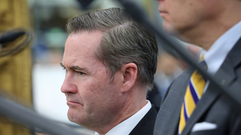 Axios: советник Трампа Уолтц пока ещё не ушёл в отставку