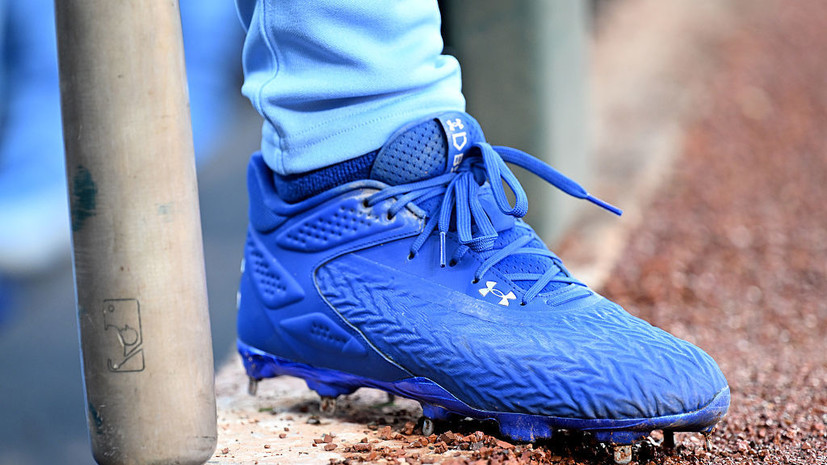 Болельщик упал с высоты шести метров во время матча MLB и получил тяжёлые травмы