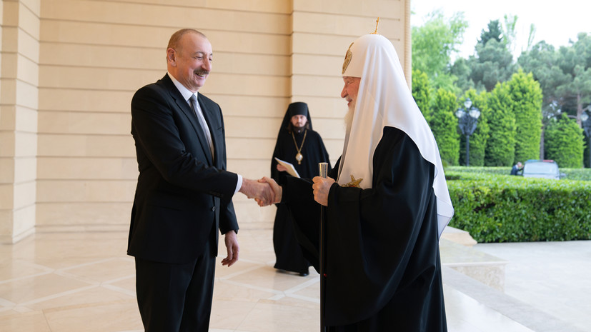 Патриарх Кирилл передал Алиеву приглашение посетить парад Победы в Москве