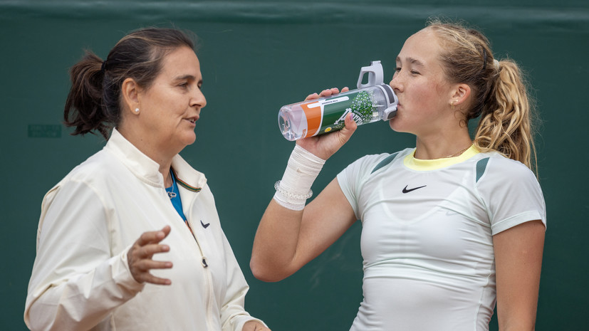 Мирра Андреева призналась, что достижения её тренера оказывают на неё давление