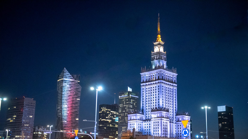 RMF FM: экоактивисты в Варшаве приклеили себя к мосту в знак протеста