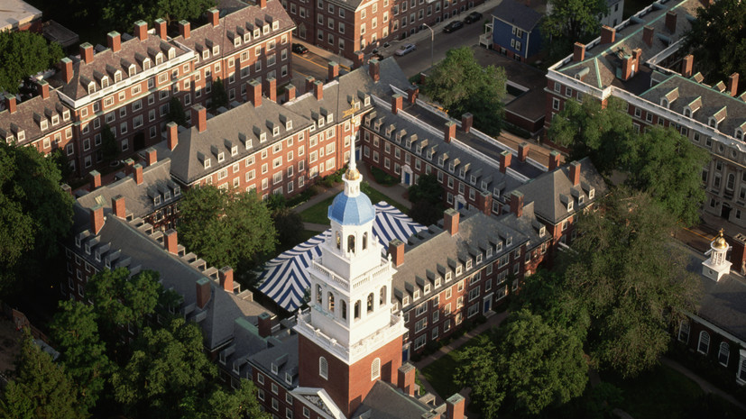 Власти США прекращают финансирование Гарварда