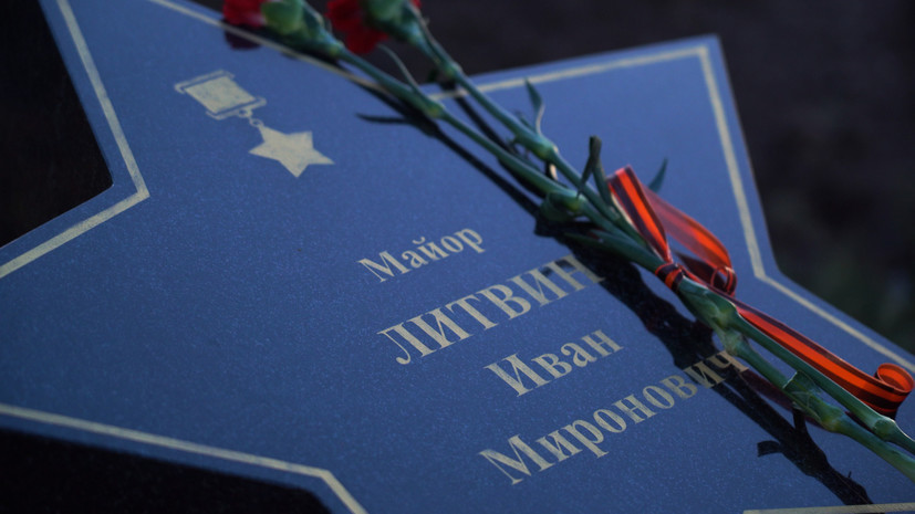 Жители Ямала восстановили сквер Освободителей в Волновахе