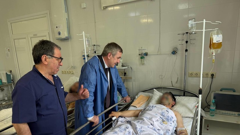 Выживший после нападения в Махачкале полицейский находится в сознании
