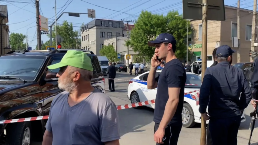 Состояние ликвидировавшего боевика в Махачкале полицейского улучшается