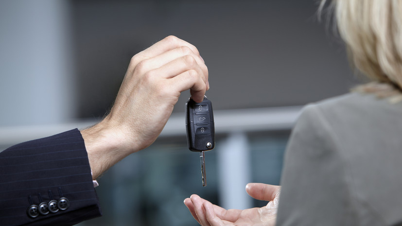 В России продажи новых автомобилей снизились на четверть по итогам апреля