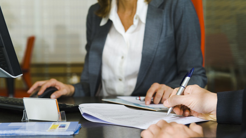 Экономист назвала первый шаг при изменении банком условий без согласия клиента