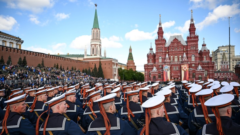Воспитанники музыкального училища имени Халилова открыли парад Победы в Москве