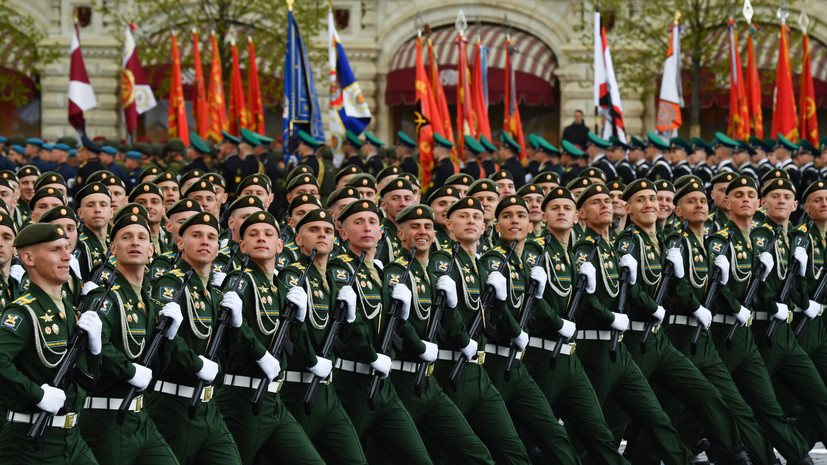 Военные ВКС России приняли участие в параде Победы в Москве