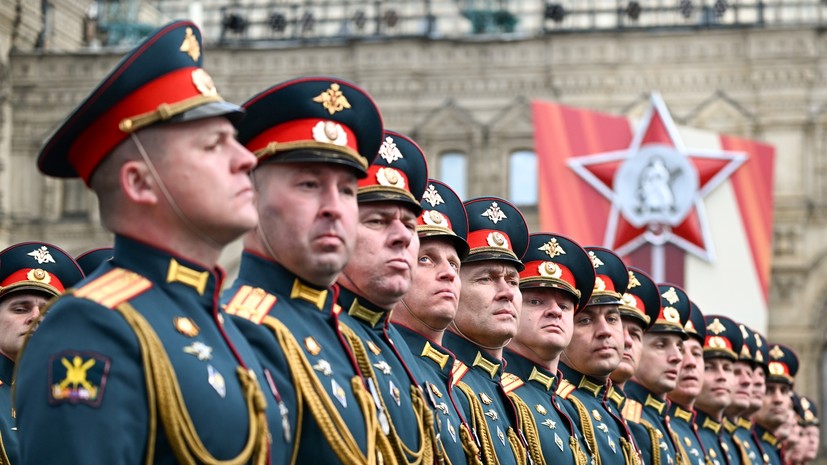 Путин пожал руки бойцам СВО на параде Победы