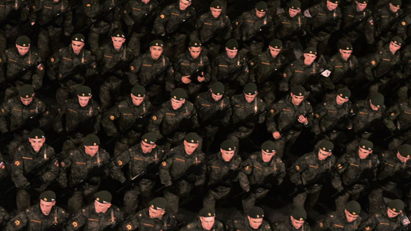 Военнослужащие Челябинского гарнизона провели торжественное построение в честь 9 Мая